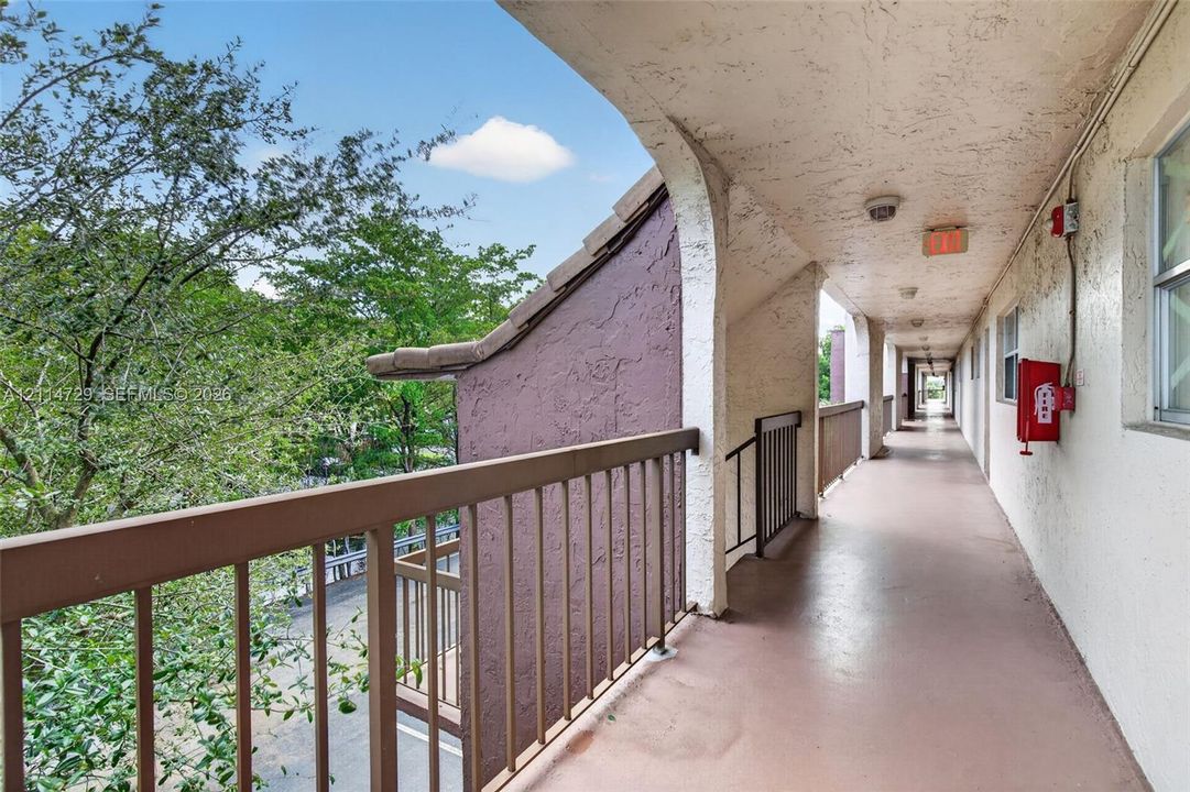 For Rent: $2,200 (2 beds, 2 baths, 1060 Square Feet)