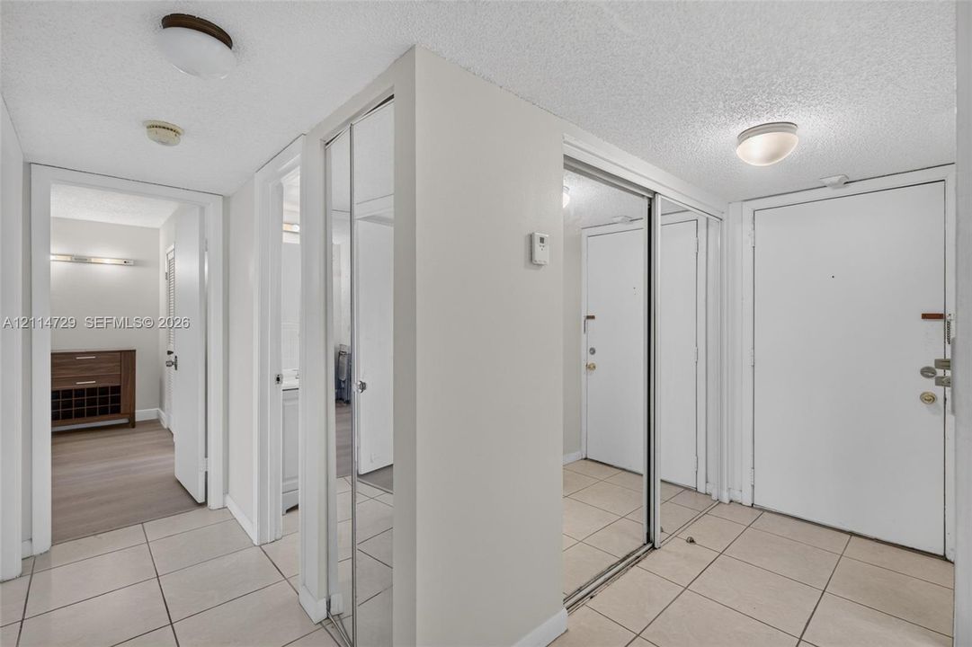 For Rent: $2,200 (2 beds, 2 baths, 1060 Square Feet)