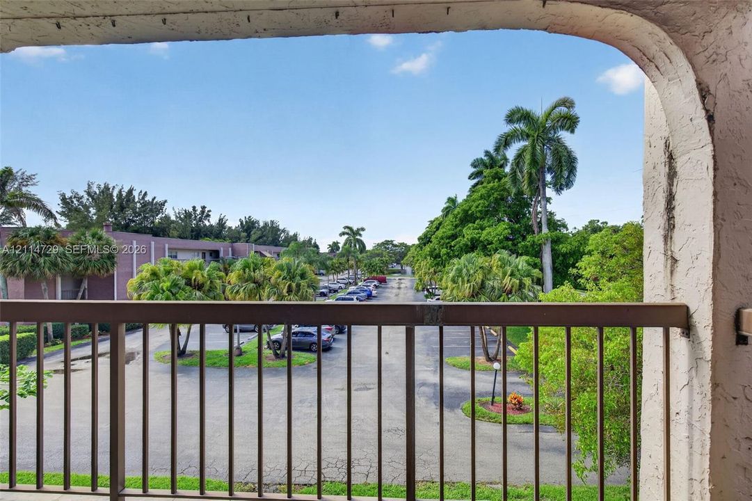 For Rent: $2,200 (2 beds, 2 baths, 1060 Square Feet)