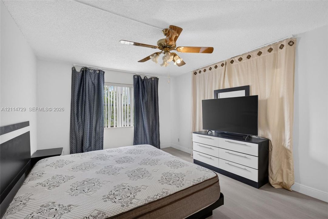 For Rent: $2,200 (2 beds, 2 baths, 1060 Square Feet)