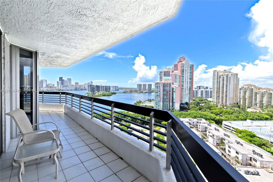 Very quiet balcony with the best views of the building