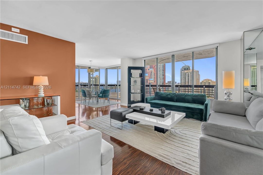 В аренду: $3,395 (2 спален, 2 ванн, 1361 Квадратных фут)