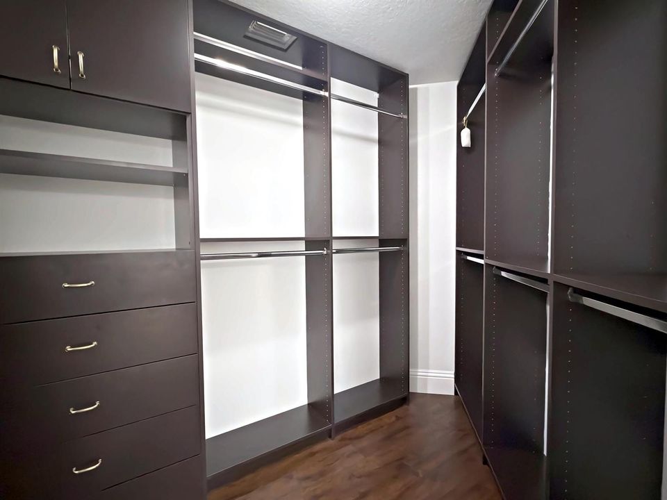 Closet1