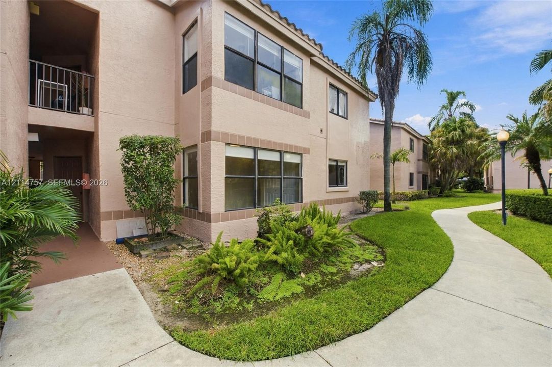 For Rent: $2,245 (2 beds, 2 baths, 1100 Square Feet)