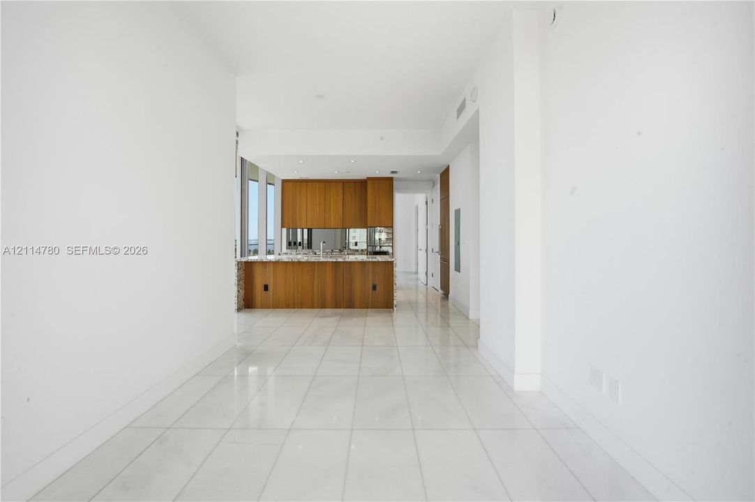 В аренду: $8,000 (2 спален, 2 ванн, 1102 Квадратных фут)