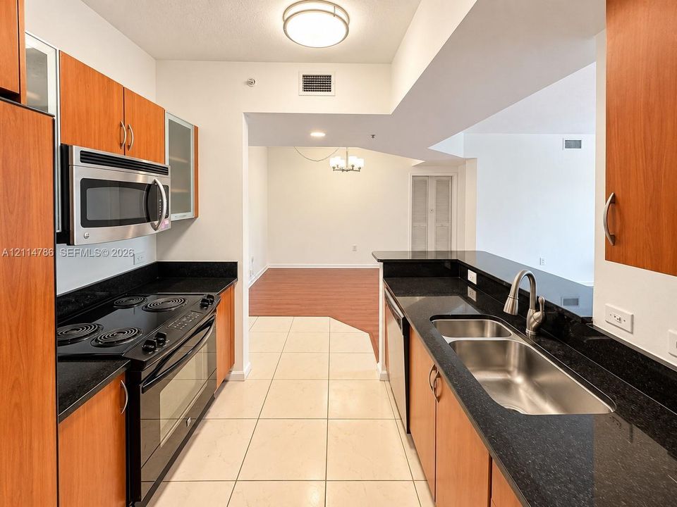 В аренду: $2,500 (2 спален, 2 ванн, 1066 Квадратных фут)