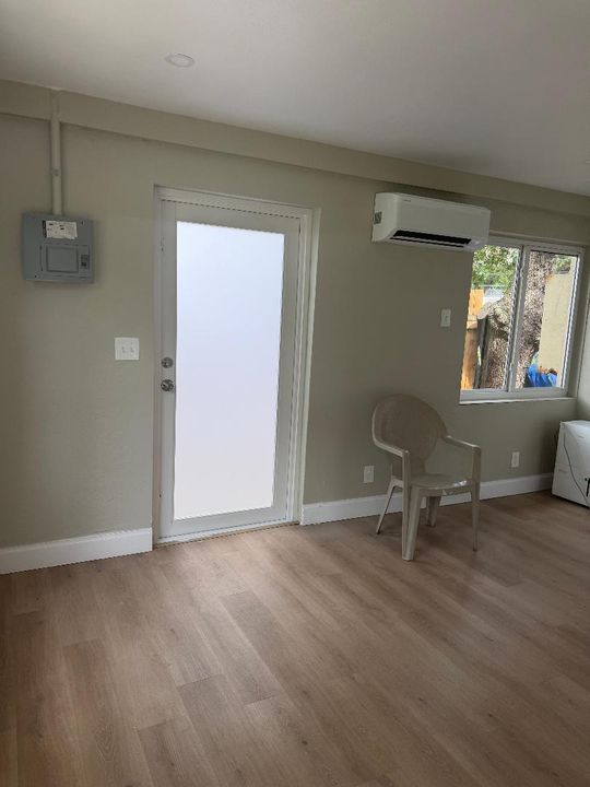 Efficiency Room with bath