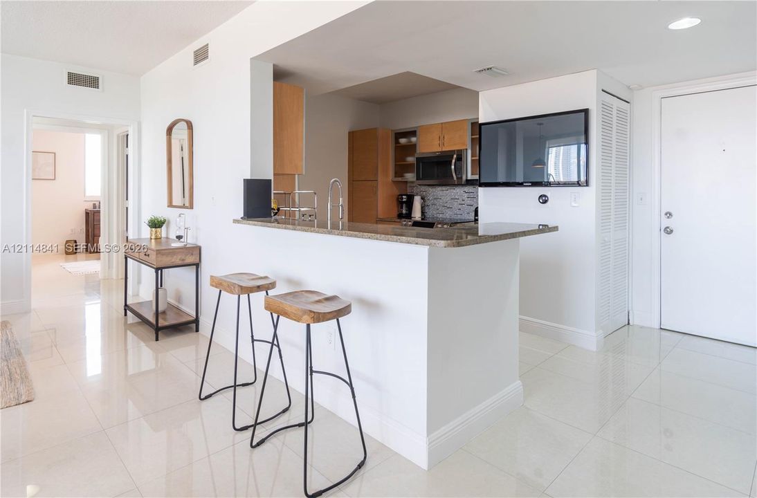 В аренду: $4,000 (3 спален, 2 ванн, 1363 Квадратных фут)
