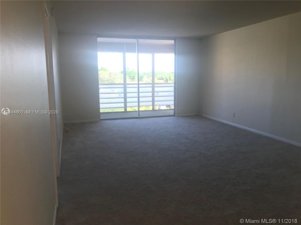 For Rent: $1,525 (1 beds, 1 baths, 940 Square Feet)