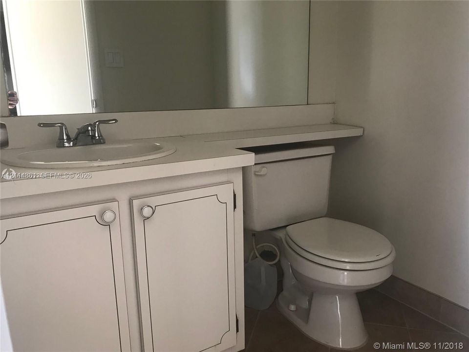 For Rent: $1,525 (1 beds, 1 baths, 940 Square Feet)