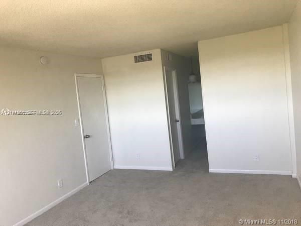 For Rent: $1,525 (1 beds, 1 baths, 940 Square Feet)