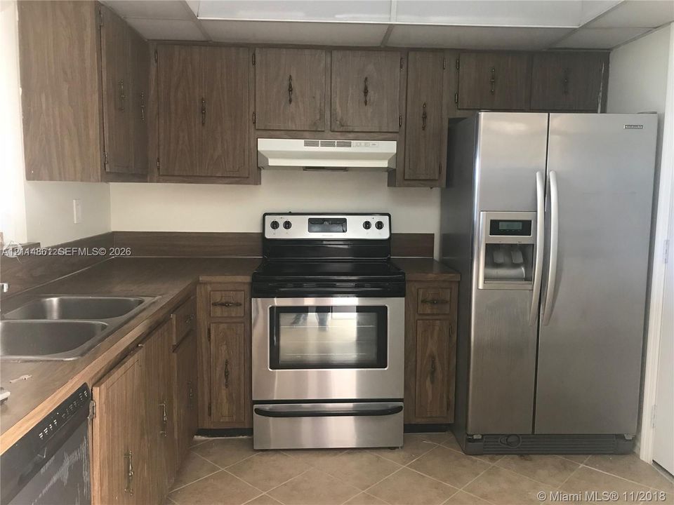 For Rent: $1,525 (1 beds, 1 baths, 940 Square Feet)