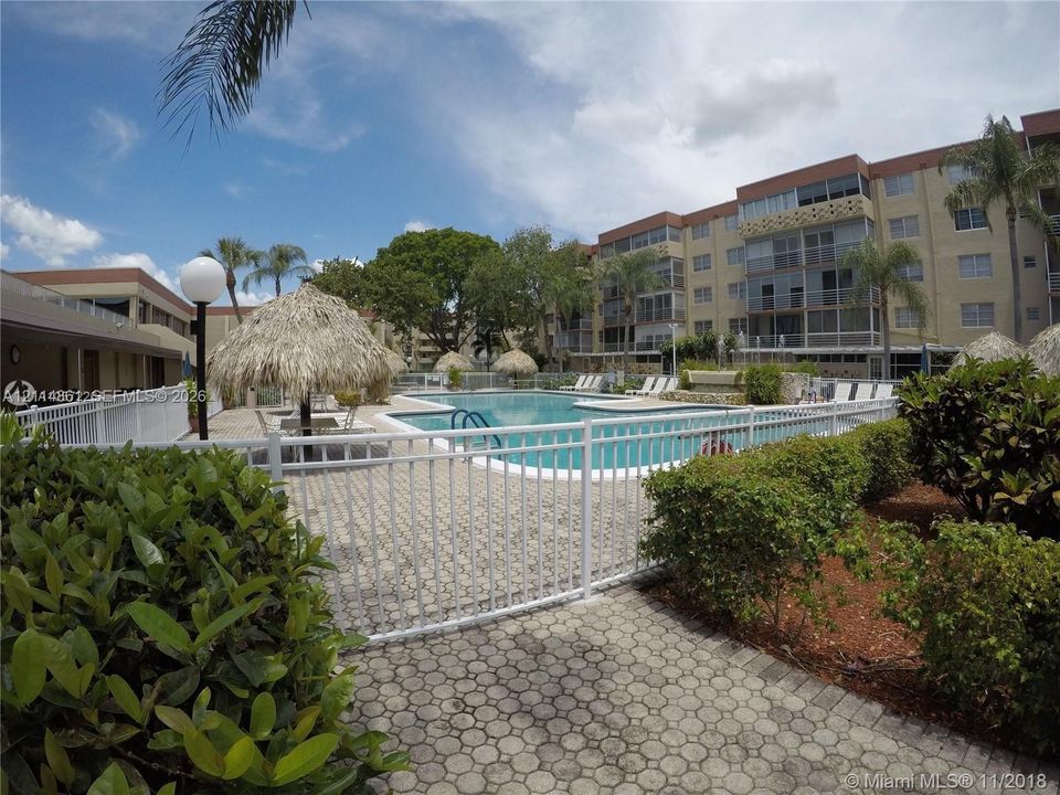 For Rent: $1,525 (1 beds, 1 baths, 940 Square Feet)