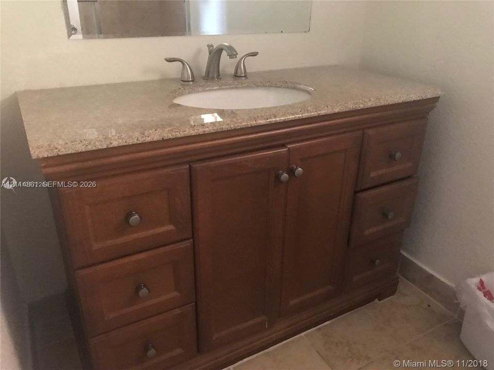 For Rent: $1,525 (1 beds, 1 baths, 940 Square Feet)
