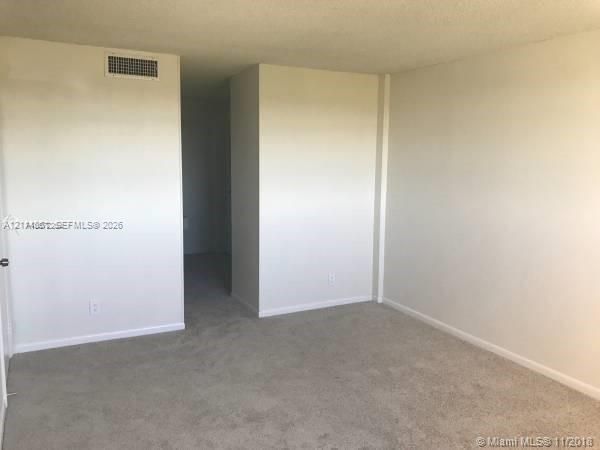 For Rent: $1,525 (1 beds, 1 baths, 940 Square Feet)