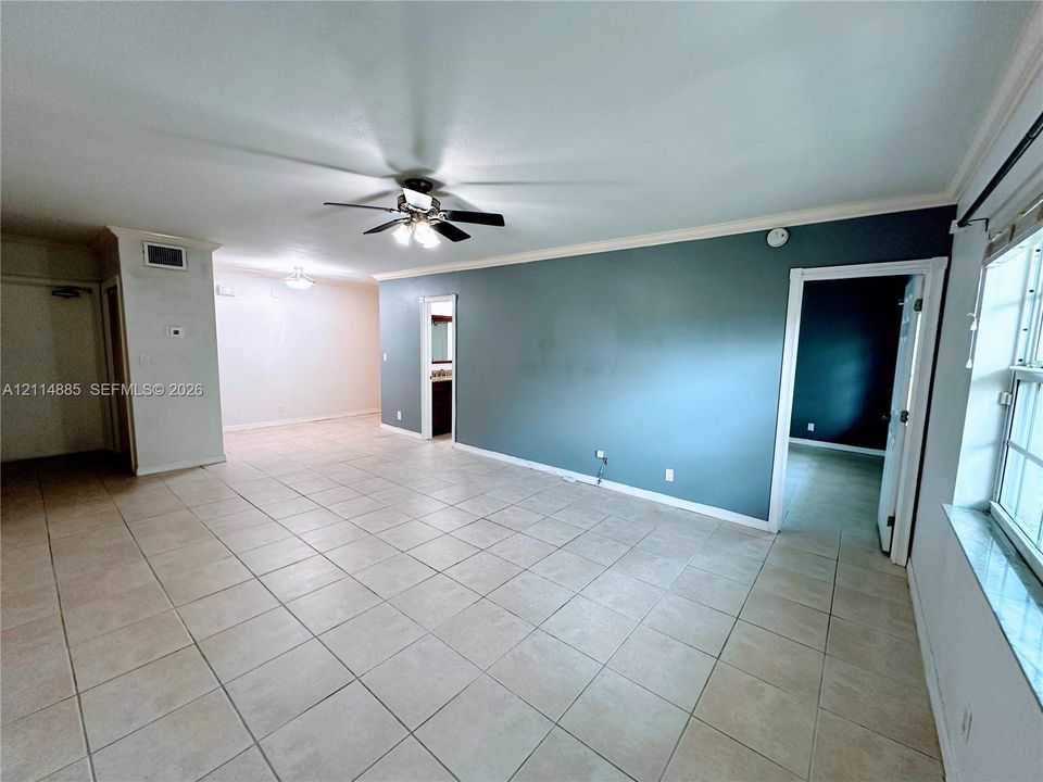For Rent: $1,700 (1 beds, 1 baths, 685 Square Feet)