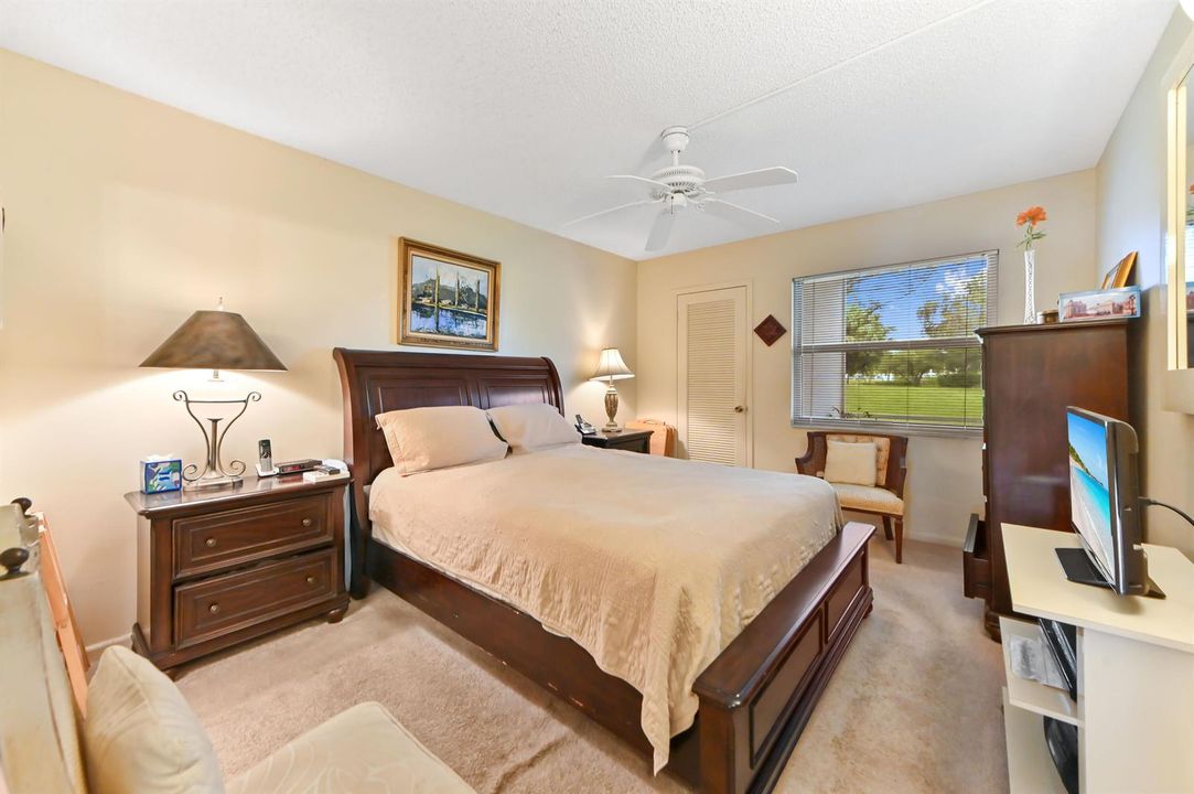 10 Bedroom with bed