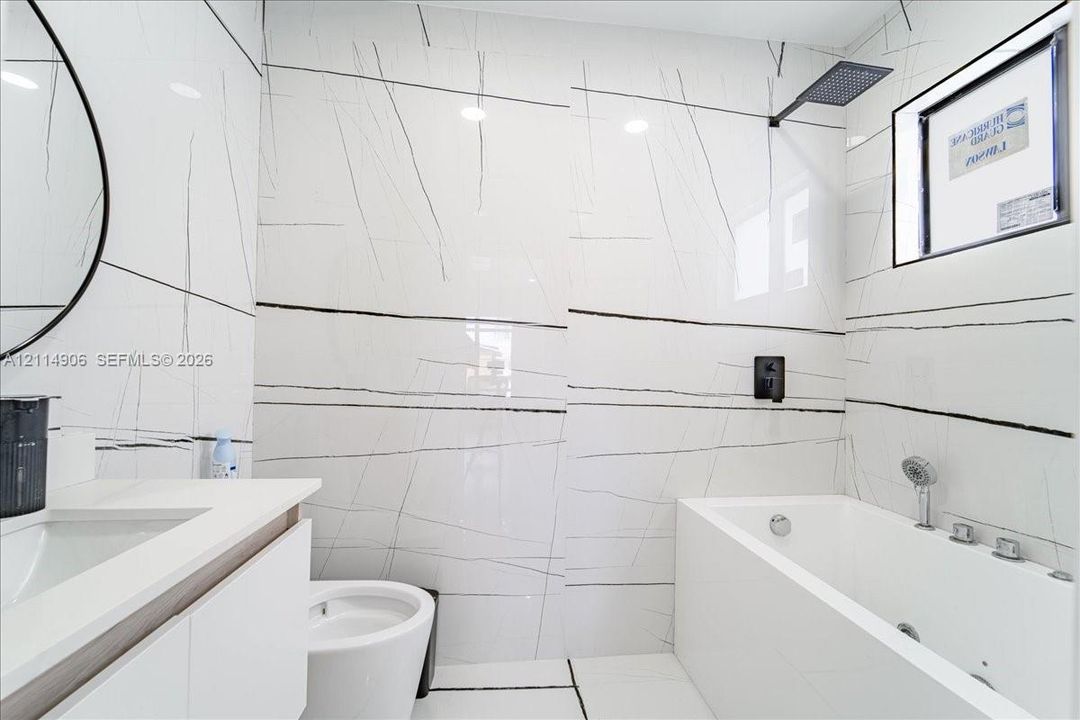 В аренду: $6,500 (0 спален, 0 ванн, 0 Квадратных фут)
