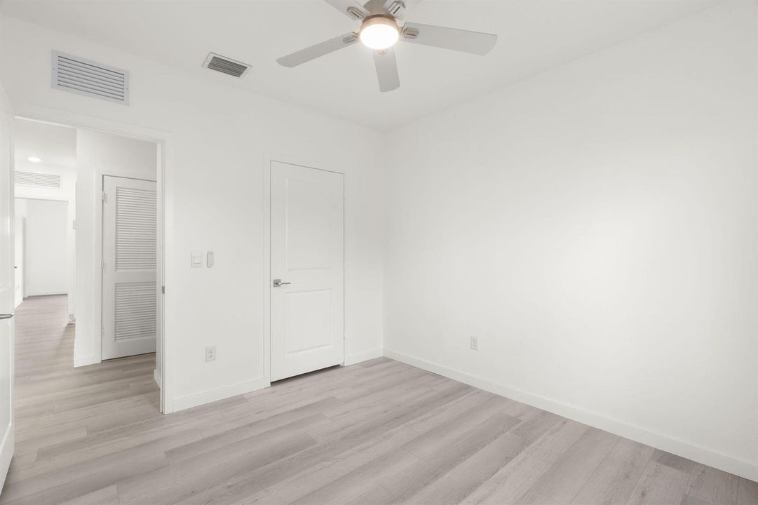 19-web-or-mls-529 NW 17th St, Fort Laude