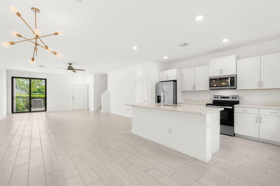 8-web-or-mls-529 NW 17th St, Fort Lauder