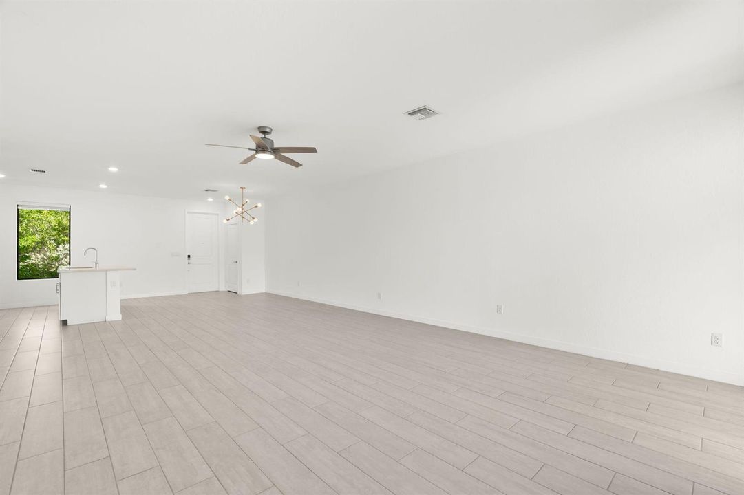 5-web-or-mls-529 NW 17th St, Fort Lauder