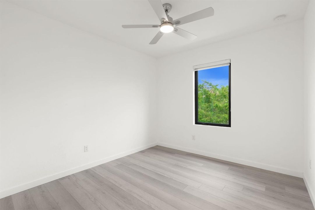 18-web-or-mls-529 NW 17th St, Fort Laude