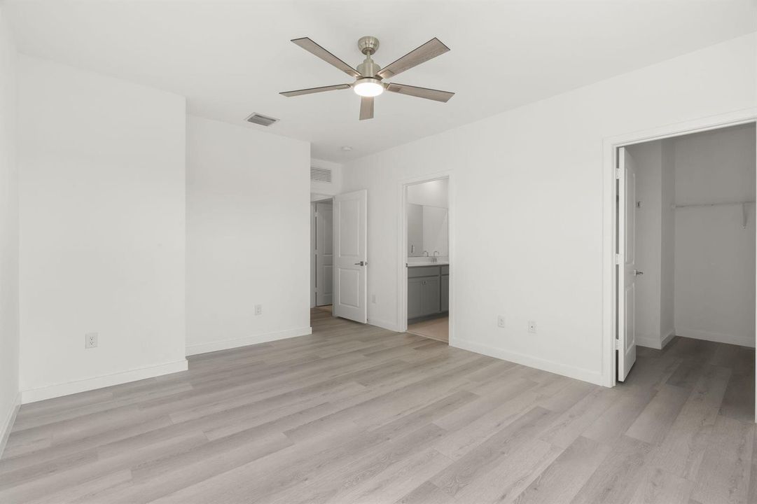 27-web-or-mls-529 NW 17th St, Fort Laude