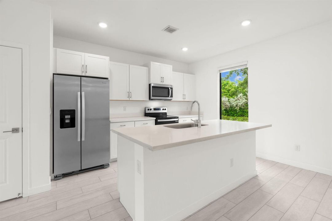 14-web-or-mls-529 NW 17th St, Fort Laude