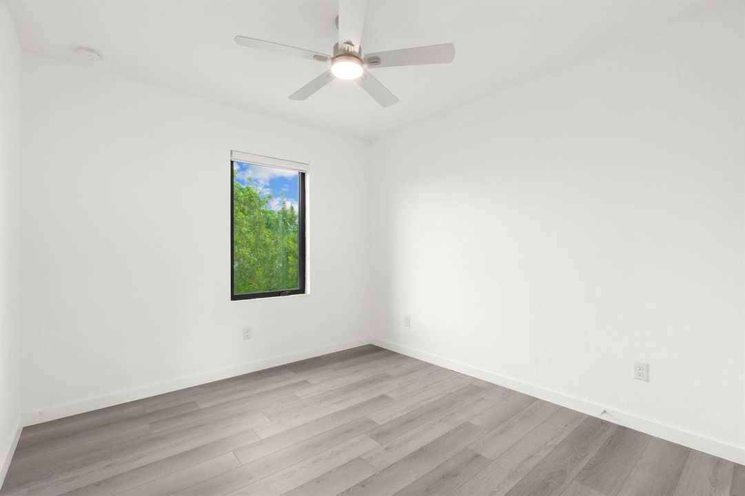 20-web-or-mls-529 NW 17th St, Fort Laude