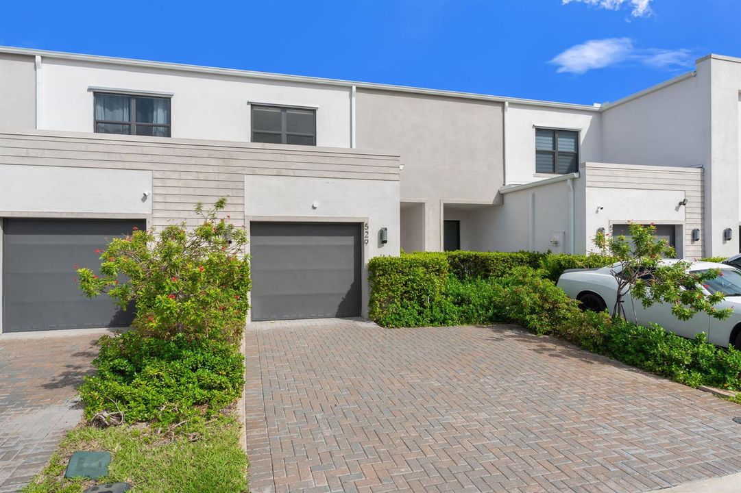 3-web-or-mls-529 NW 17th St, Fort Lauder