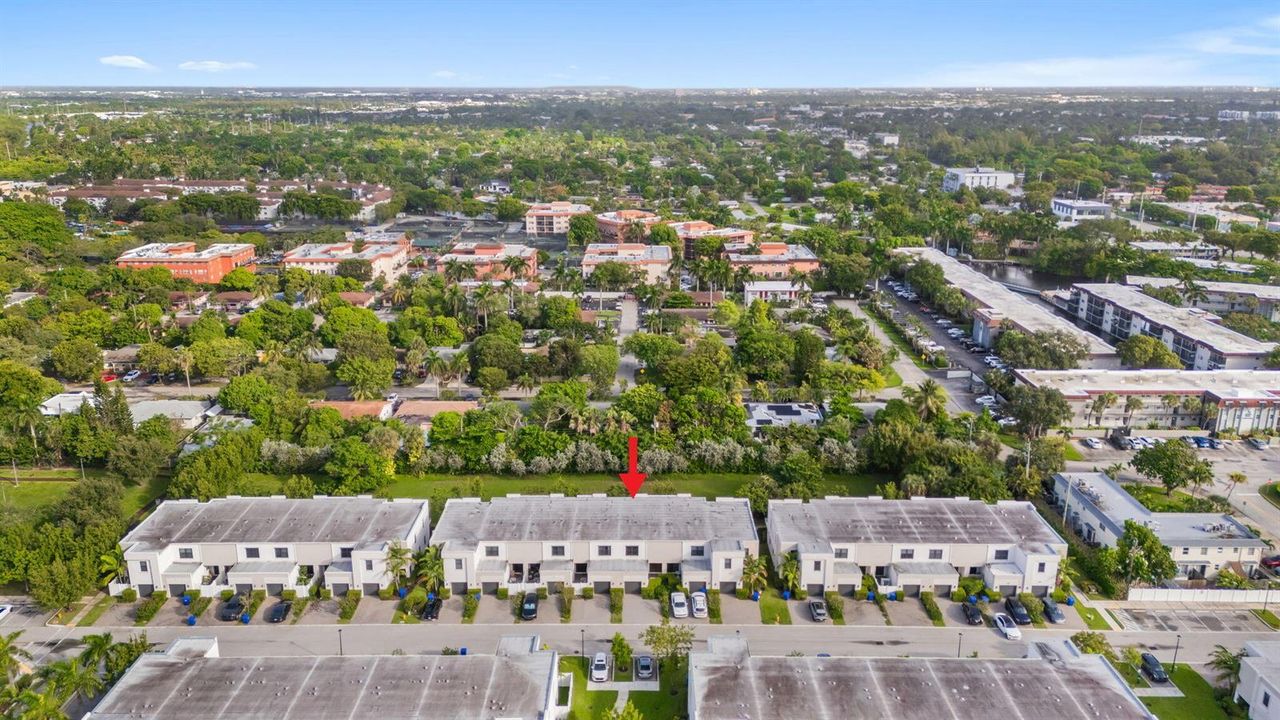 39-web-or-mls-529 NW 17th St, Fort Laude