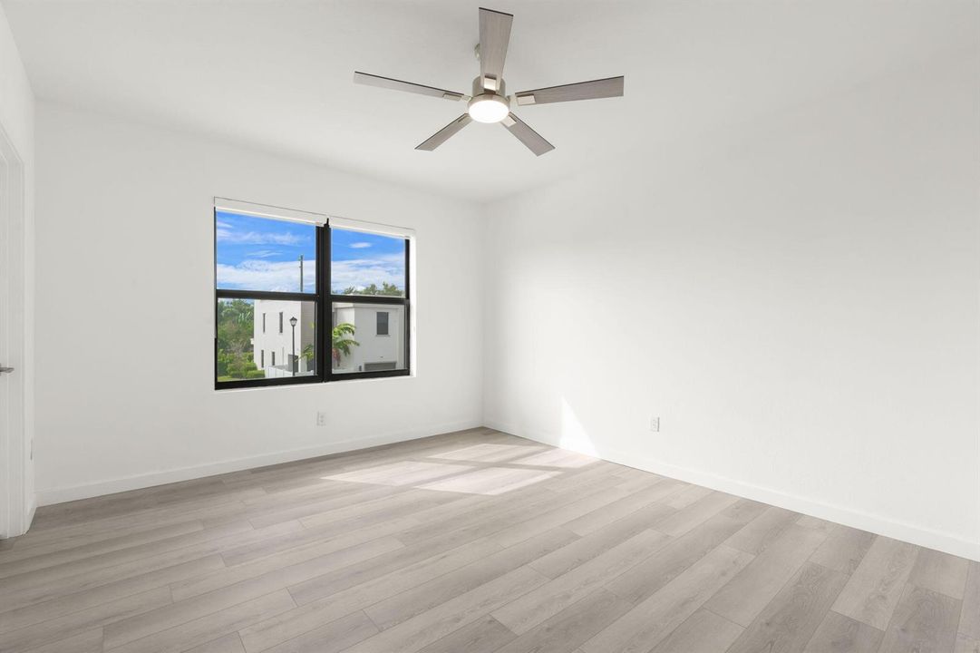 25-web-or-mls-529 NW 17th St, Fort Laude