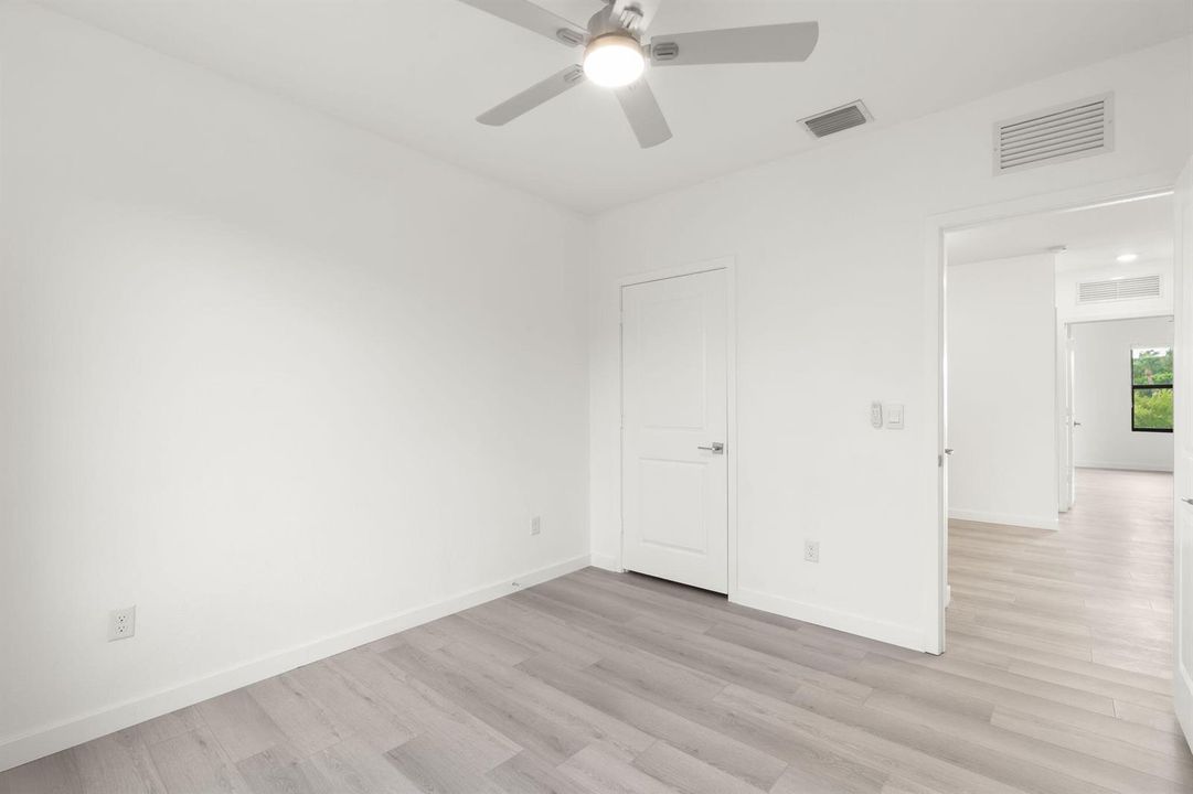 21-web-or-mls-529 NW 17th St, Fort Laude