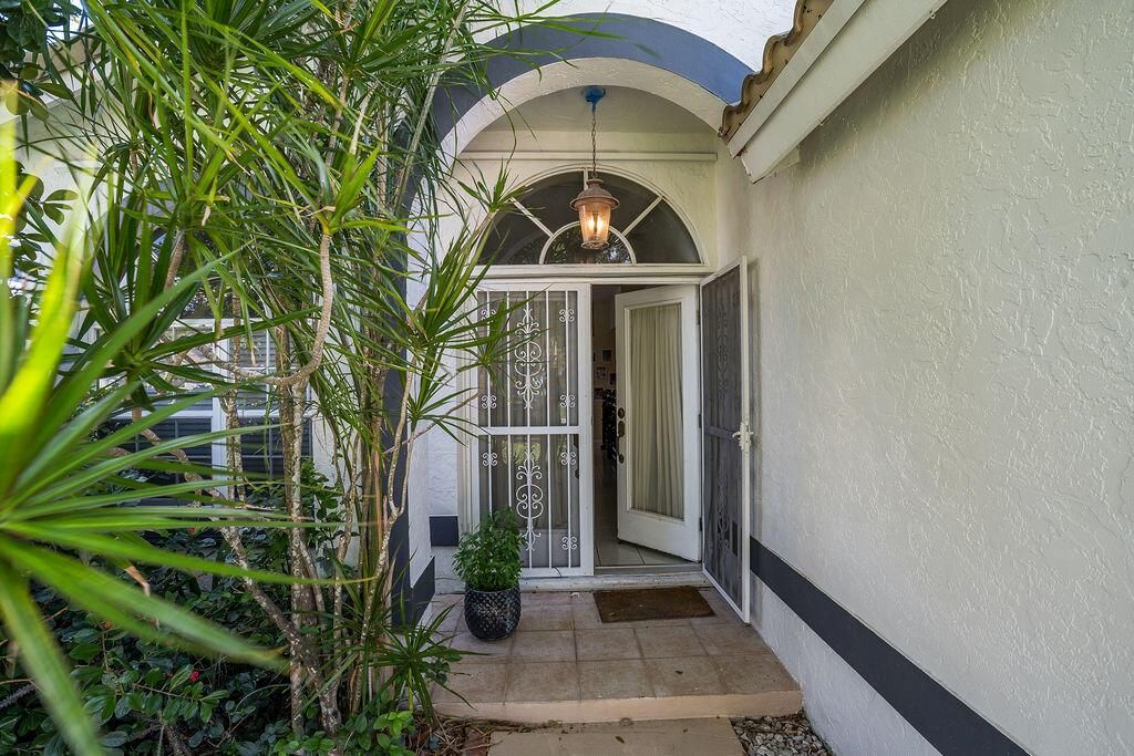 740lakewellingtondrwellington-4