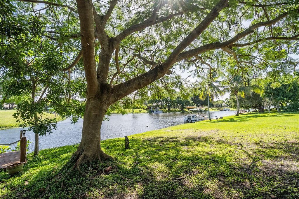 740lakewellingtondrwellington-3