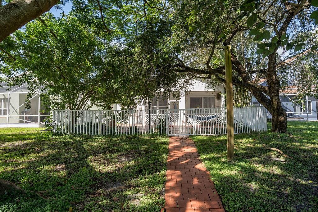 740lakewellingtondrwellington-2