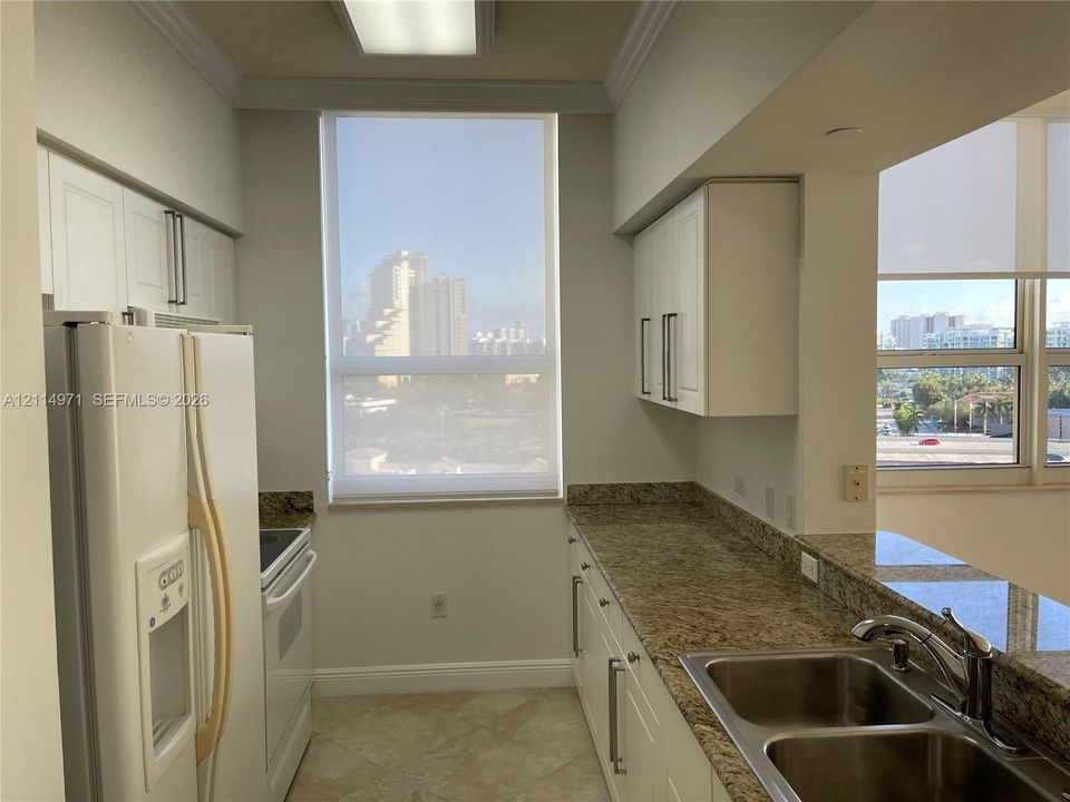 В аренду: $3,500 (2 спален, 2 ванн, 1245 Квадратных фут)