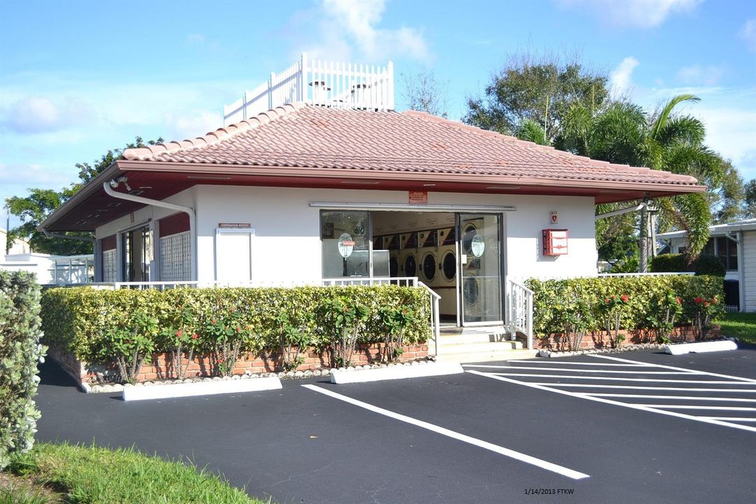 West Lakes Laundry Room