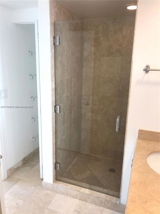 В аренду: $2,500 (1 спален, 1 ванн, 915 Квадратных фут)