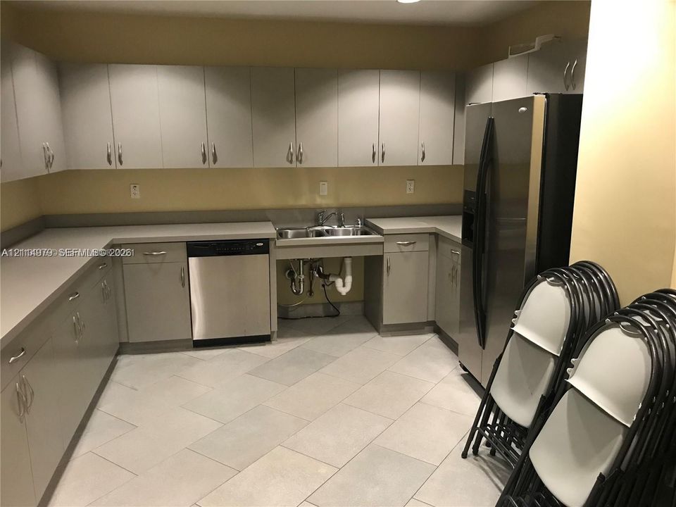 В аренду: $2,500 (1 спален, 1 ванн, 915 Квадратных фут)