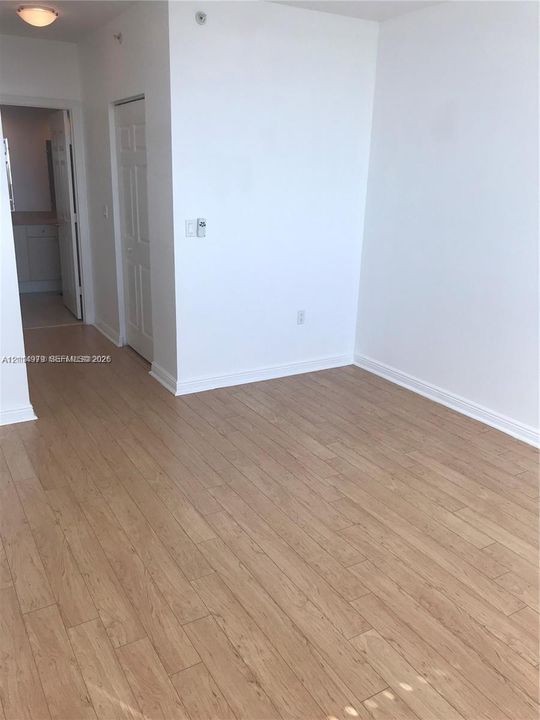В аренду: $2,500 (1 спален, 1 ванн, 915 Квадратных фут)