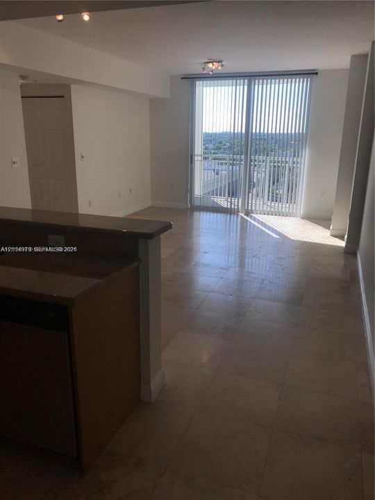 В аренду: $2,500 (1 спален, 1 ванн, 915 Квадратных фут)