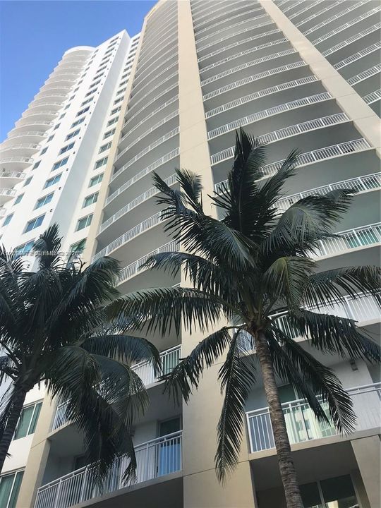 В аренду: $2,500 (1 спален, 1 ванн, 915 Квадратных фут)