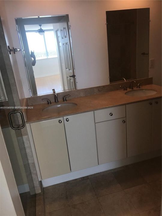 В аренду: $2,500 (1 спален, 1 ванн, 915 Квадратных фут)