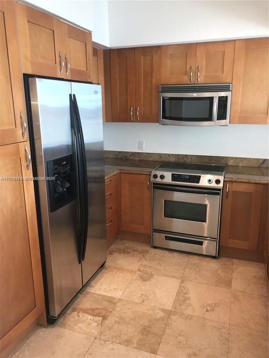 В аренду: $2,500 (1 спален, 1 ванн, 915 Квадратных фут)