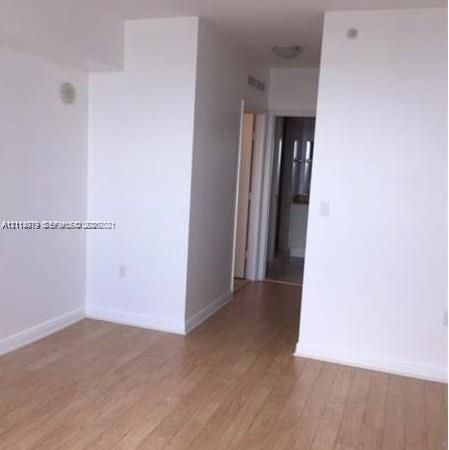 В аренду: $2,500 (1 спален, 1 ванн, 915 Квадратных фут)