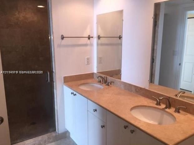 В аренду: $2,500 (1 спален, 1 ванн, 915 Квадратных фут)