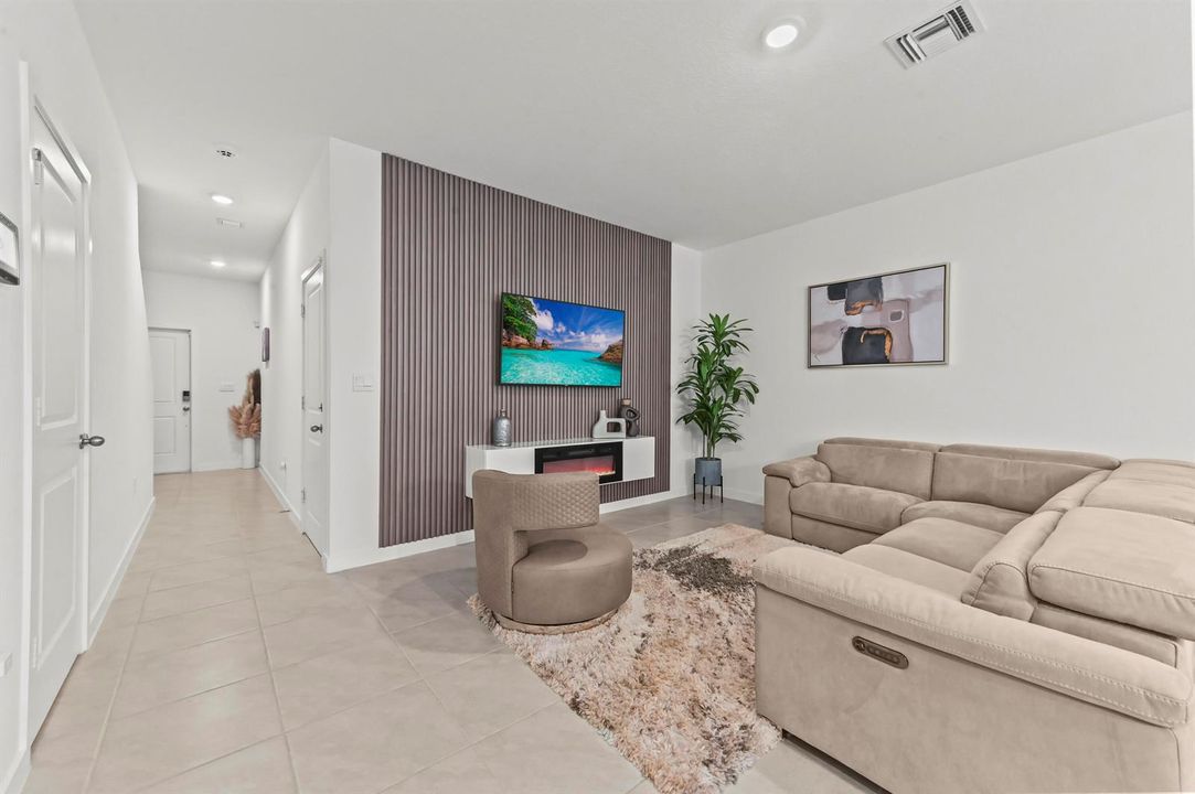 07 Living Room 02