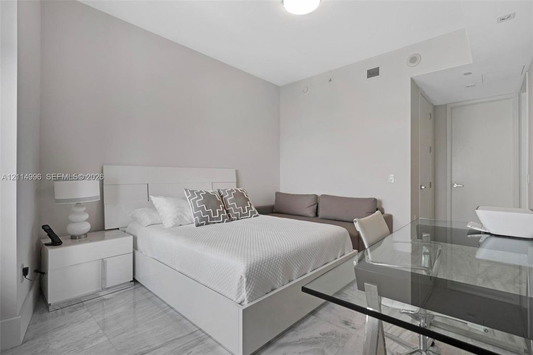 В аренду: $8,000 (2 спален, 2 ванн, 1477 Квадратных фут)