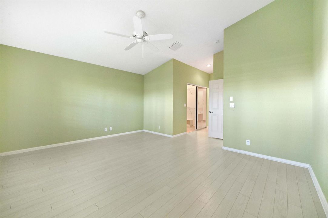 25 Bedroom 04